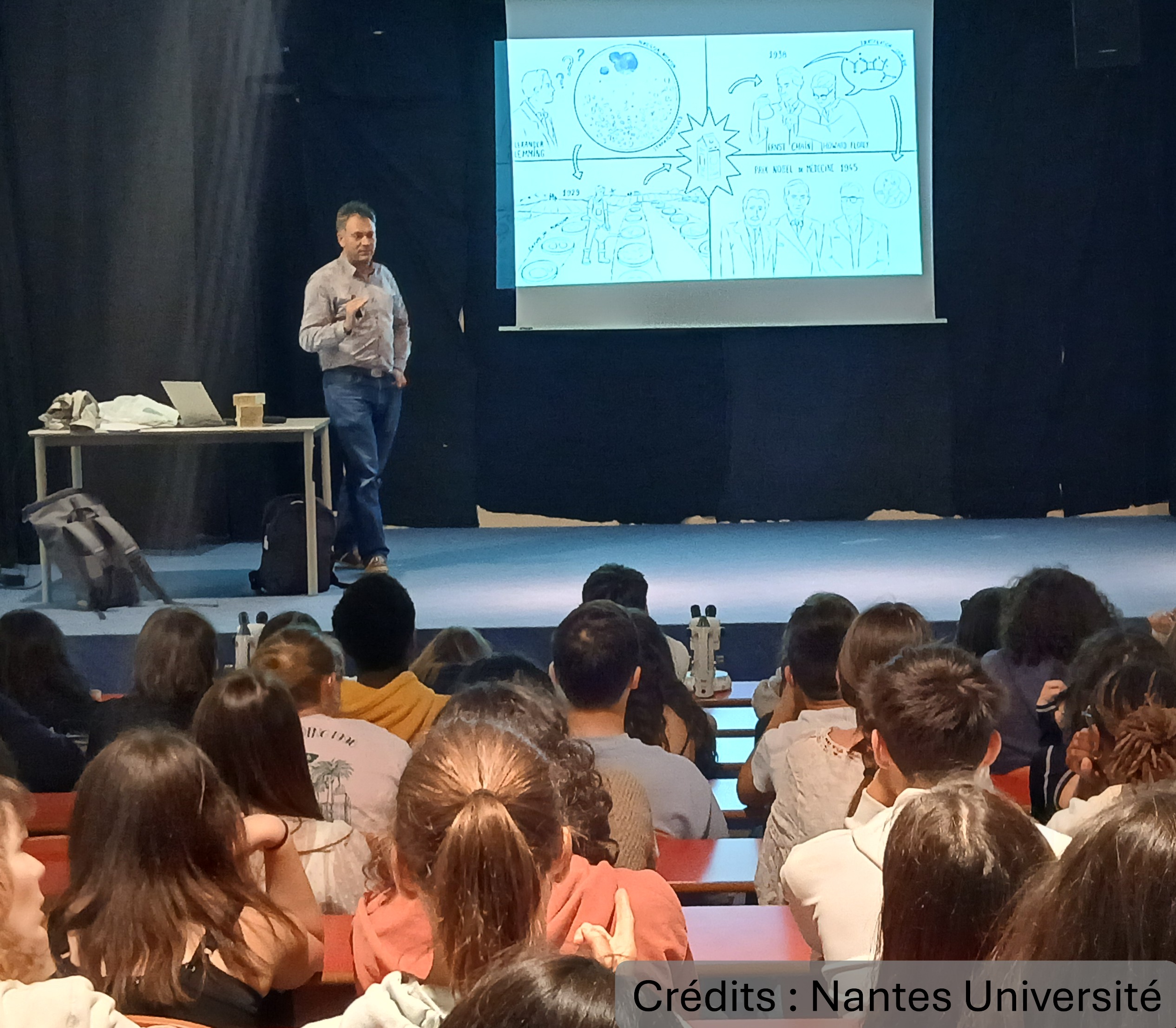 Samuel Bertrand donnant sa conférence