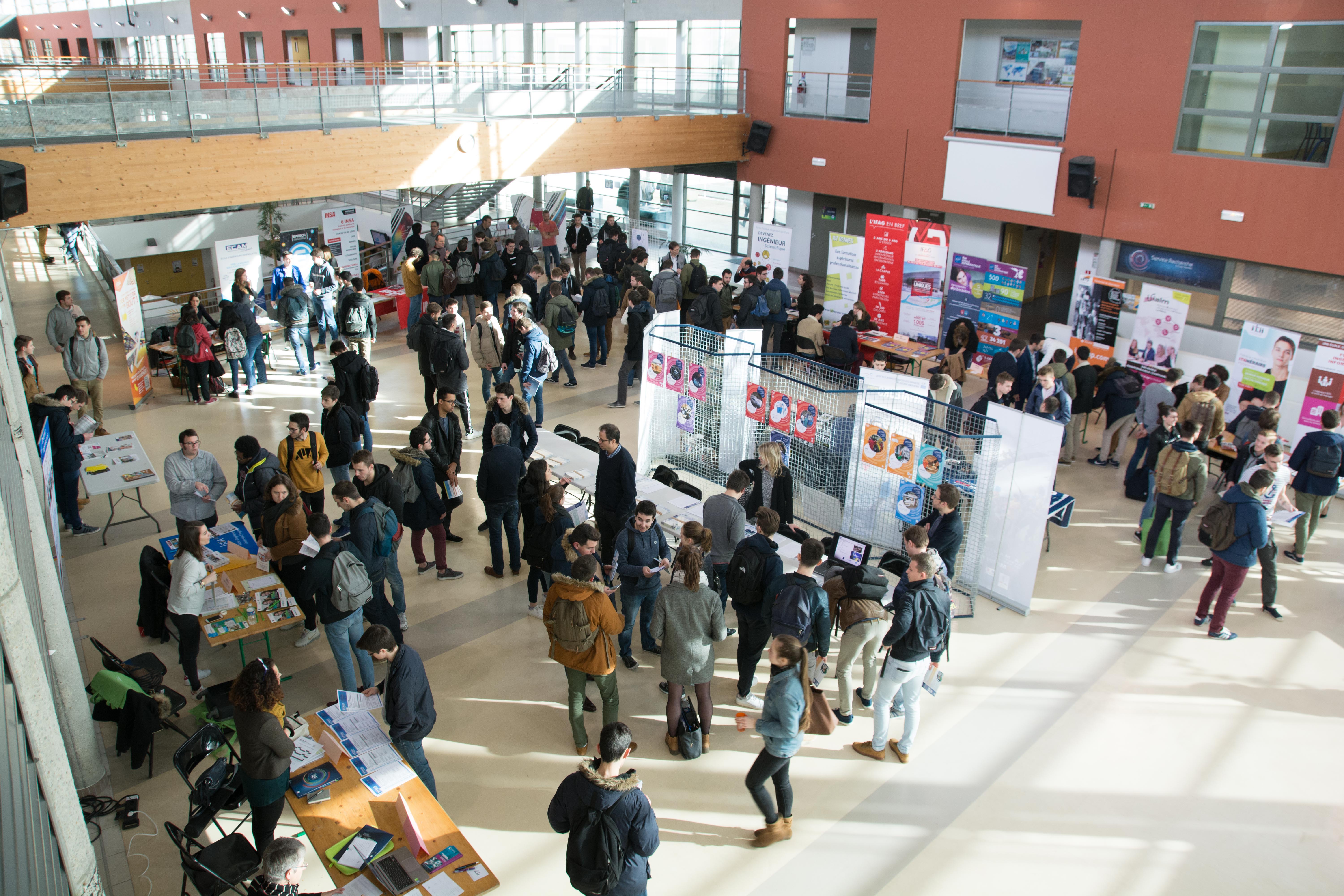 Forum poursuite d'études post-BUT : les établissements présentent leur formation